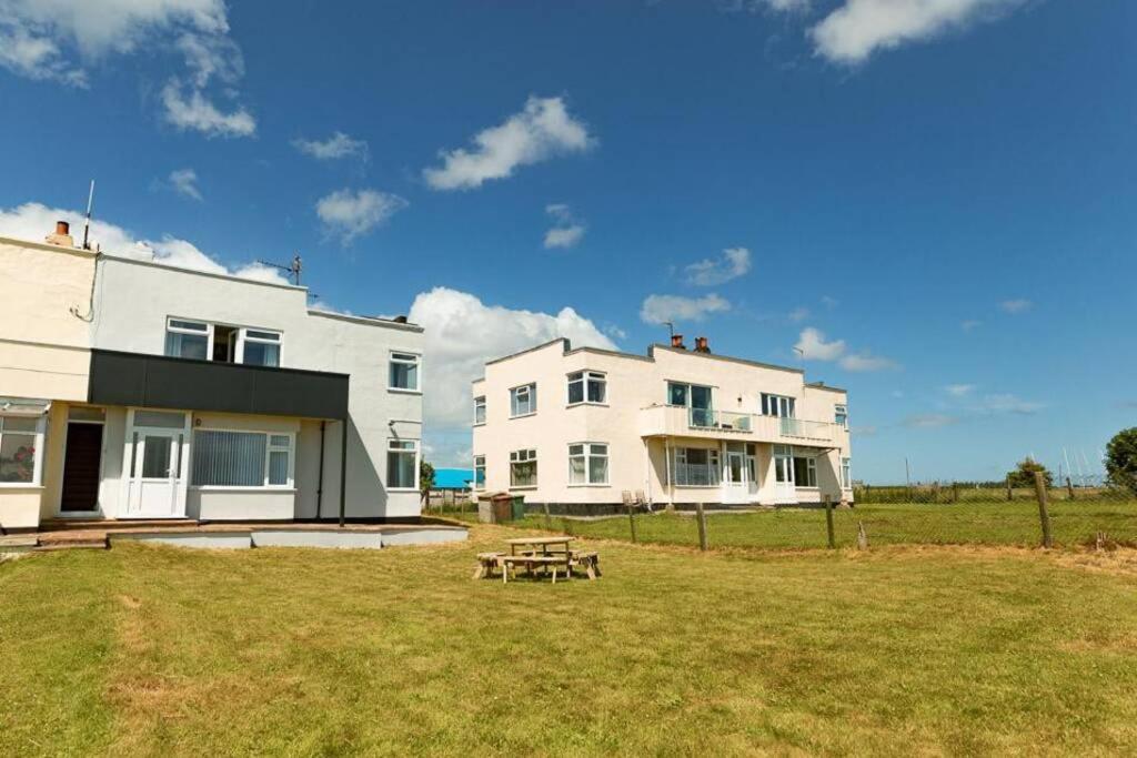 Beachfront Apartment - Ground Floor Apartment With Sea Views, Next To The Beach, Bridlington, North Yorkshire Bessingby Eksteriør bilde
