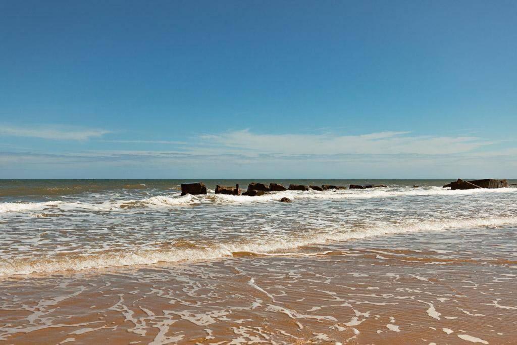 Beachfront Apartment - Ground Floor Apartment With Sea Views, Next To The Beach, Bridlington, North Yorkshire Bessingby Eksteriør bilde