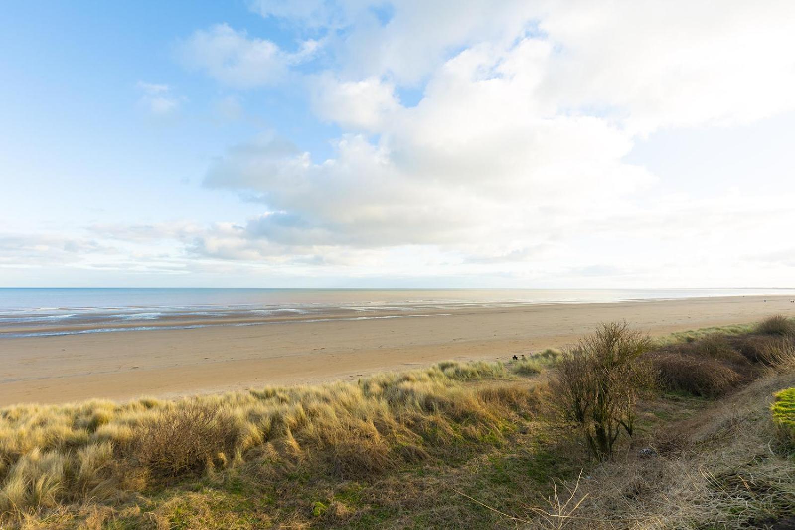 Beachfront Apartment - Ground Floor Apartment With Sea Views, Next To The Beach, Bridlington, North Yorkshire Bessingby Eksteriør bilde