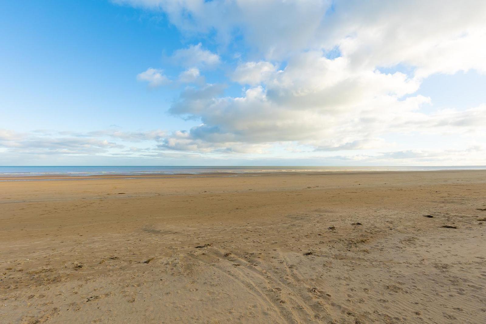 Beachfront Apartment - Ground Floor Apartment With Sea Views, Next To The Beach, Bridlington, North Yorkshire Bessingby Eksteriør bilde